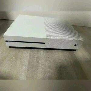 Xbox One S White 4K HDR Gaming Console Disc Drive